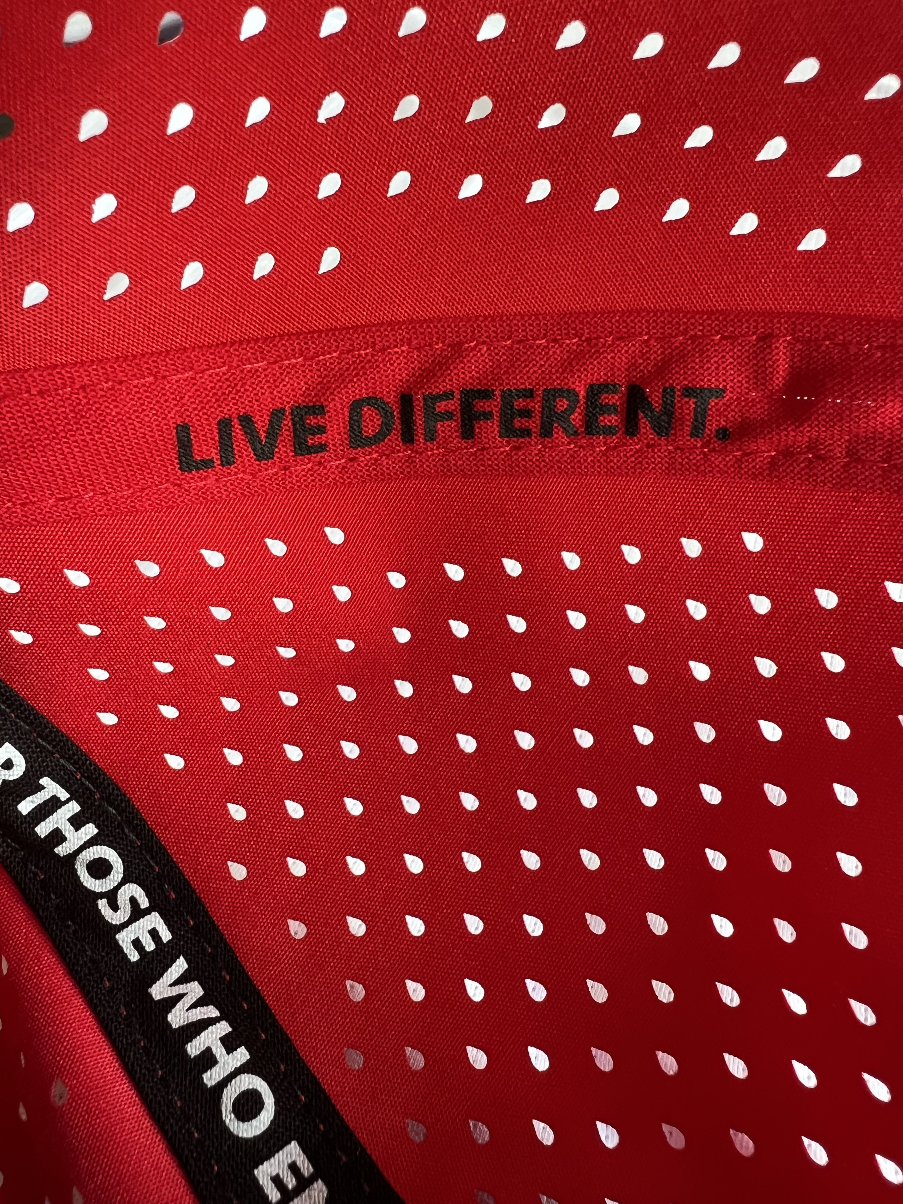 nightclubs.suck hat live different